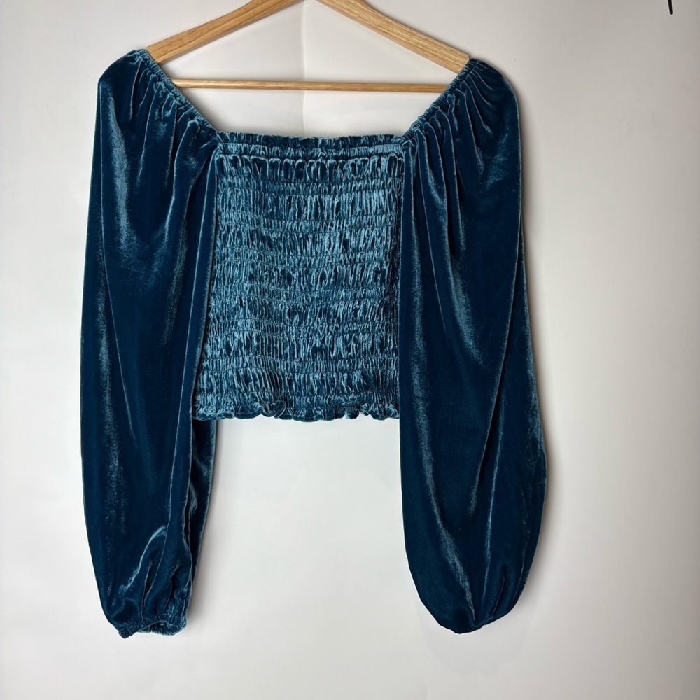 By Anthropologie Blue Velvet Smocked Puff Sleeve Crop Top - Picture 3 of 6